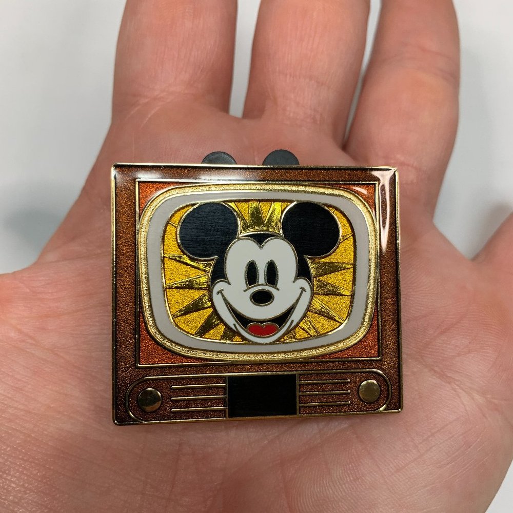 Disney Store Europe UK Standard Character Classic TV Pin Mickey Only LE 400